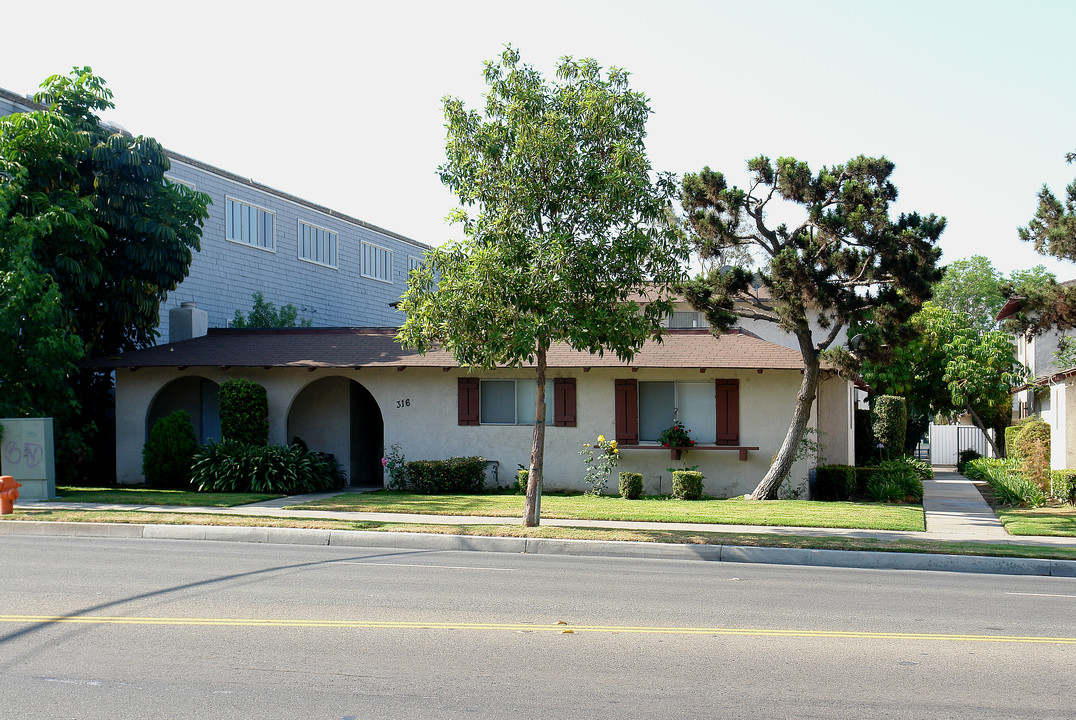 316 W La Veta Ave in Orange, CA - Building Photo