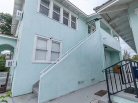 103 E Mohawk Ave in Tampa, FL - Building Photo