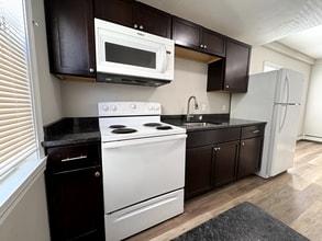 171 Pleasant St, Unit 2 in Attleboro, MA - Building Photo - Building Photo