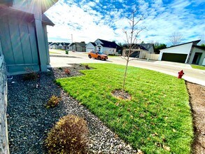 3956 N Amberwood Ave in Meridian, ID - Building Photo - Building Photo