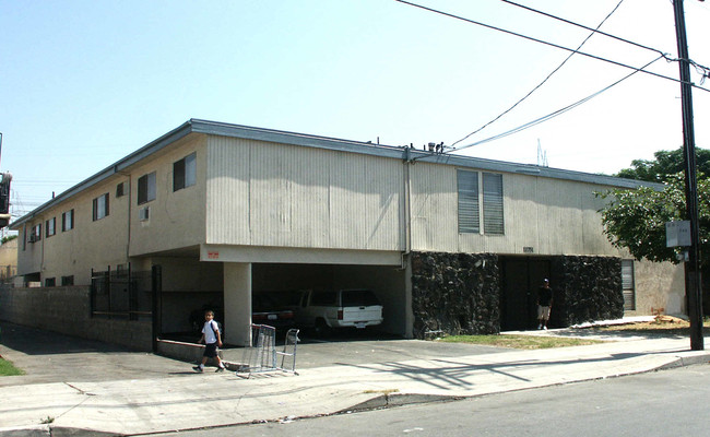 11751 Hart St in North Hollywood, CA - Foto de edificio - Building Photo