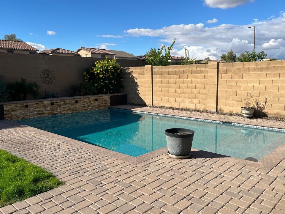 17430 N 184th Ln in Surprise, AZ - Building Photo