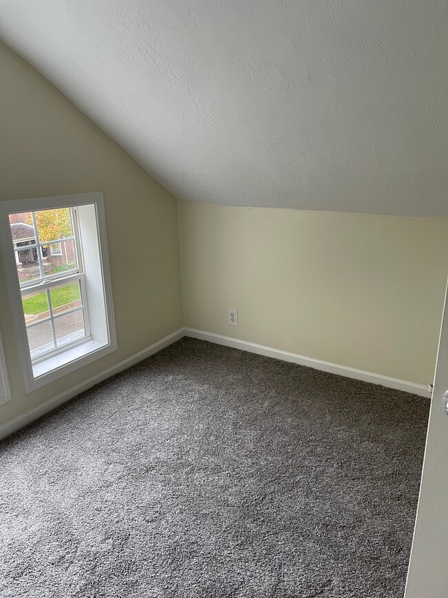 127 College Pl - Utilities Included