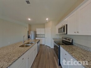 2533 Sanders Crk Rd in Glenn Heights, TX - Building Photo - Building Photo