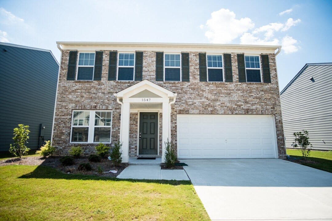1547 Hedgeview Wy in Sugar Hill, GA - Building Photo