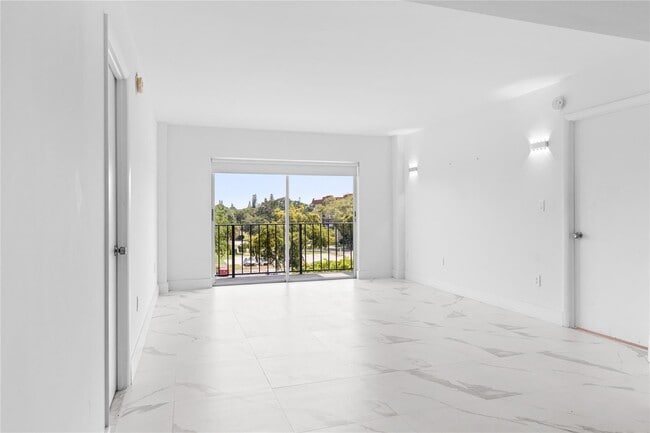 property at 4164 Inverrary Dr