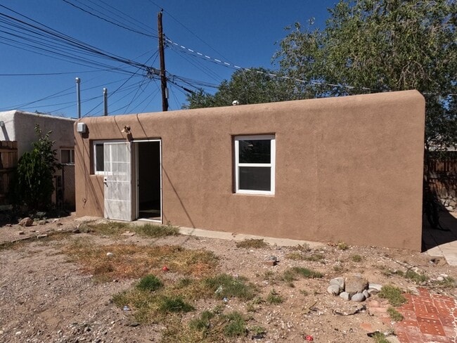 property at 541 Cardenas Dr SE