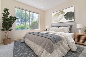 Montanosa in San Diego, CA - Foto de edificio - Building Photo