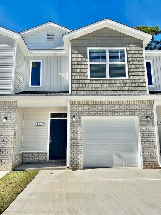 319 Carmel Dr, Unit 1 in Fort Walton Beach, FL - Building Photo