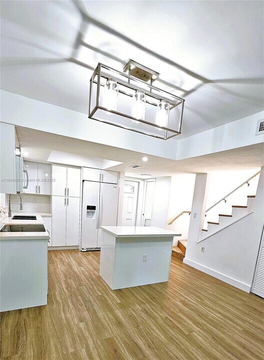 11143 NW 7th St in Miami, FL - Building Photo