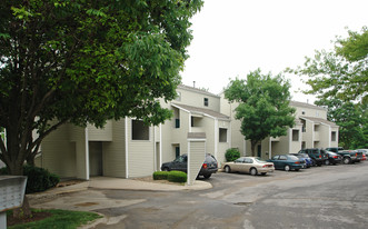 Hawks Pointe II Apartments