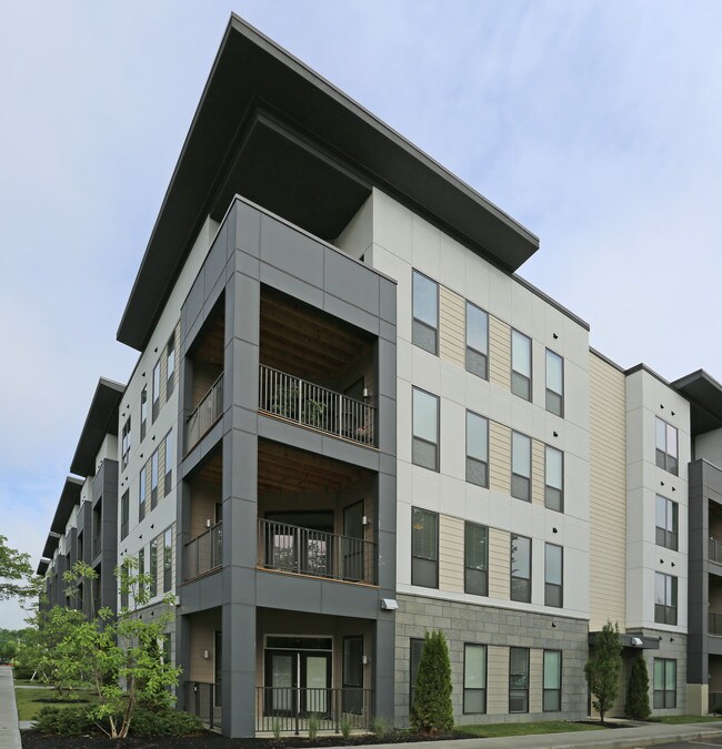 Echelon in Cincinnati, OH - Building Photo - Building Photo