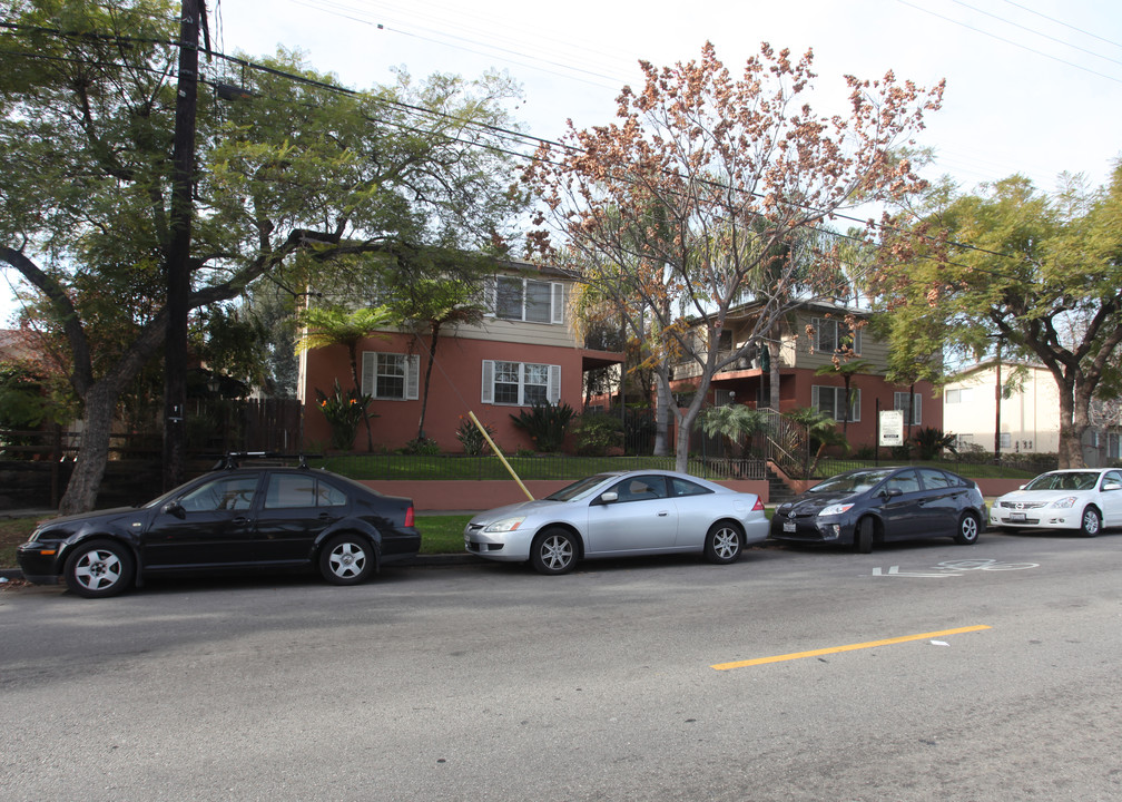 Isles of Charm Apartments in Los Angeles, CA - Building Photo