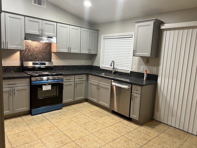 743 Clearwater Dr in Perris, CA - Building Photo - Building Photo