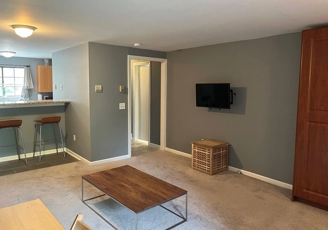 42 N Main St, Unit 50 Mews in West Hartford, CT - Building Photo - Building Photo