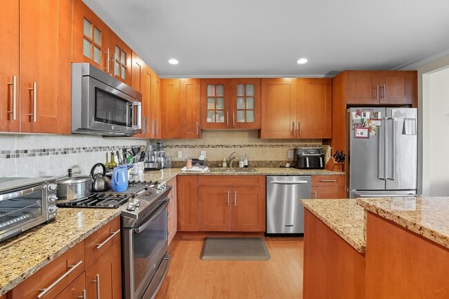 property at 1025 Maxwell Ln