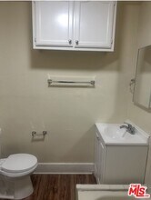 6901 S Menlo Ave in Los Angeles, CA - Building Photo - Building Photo