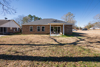 1243 Glastonbury Rd in Sumter, SC - Foto de edificio - Building Photo