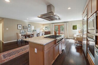 5000 Highland Ct in Austin, TX - Building Photo - Building Photo