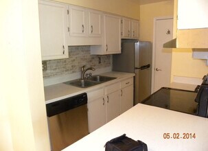 5903 Kingsford Rd, Unit 5903 KINGSFORD RD #378 in Springfield, VA - Foto de edificio - Building Photo