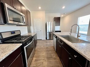 4430 Lake Ritter St in Saint Hedwig, TX - Foto de edificio - Building Photo