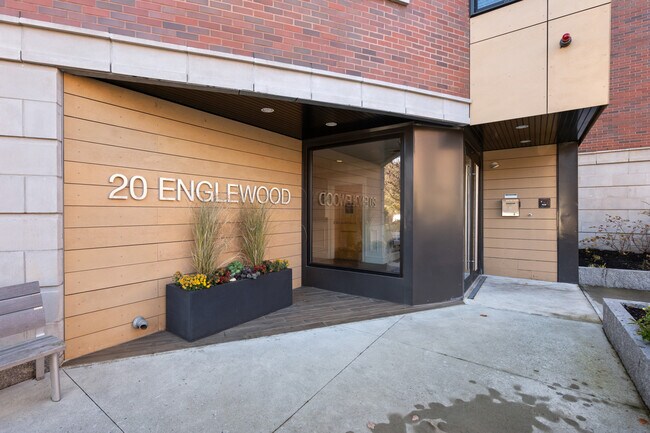 19 Englewood Ave, Unit 206 in Brookline, MA - Building Photo - Building Photo