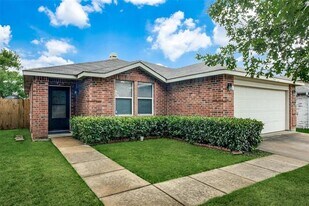 1964 Lariat Dr in Justin, TX - Building Photo