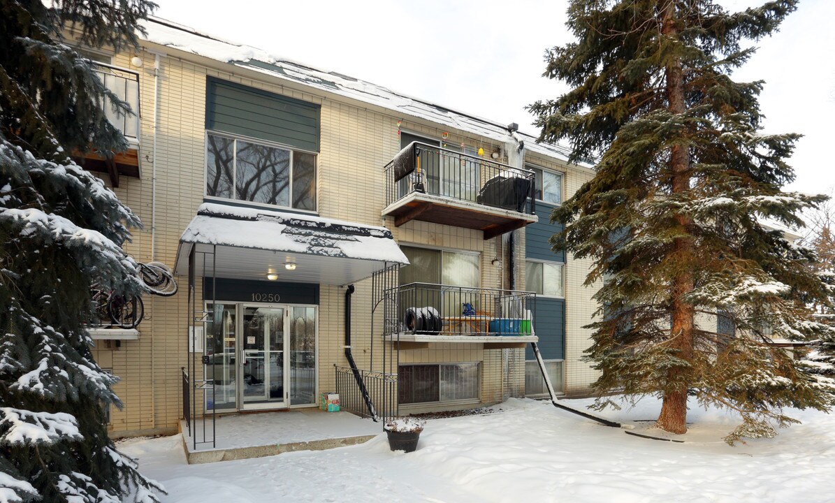 10250 118th St NW in Edmonton, AB - Building Photo