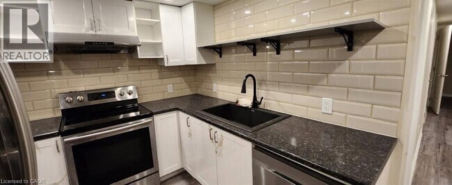 53 Laird Dr in Hamilton, ON - Building Photo - Building Photo