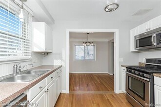 1197 Catalpa Dr in Berkley, MI - Building Photo - Building Photo