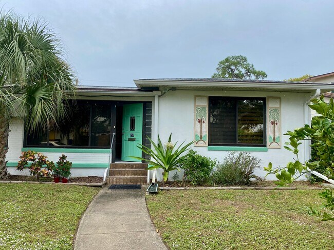 251 Mateo Way NE in St. Petersburg, FL - Building Photo - Building Photo