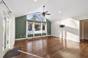 15348 Drexel Way in Apple Valley, MN - Building Photo