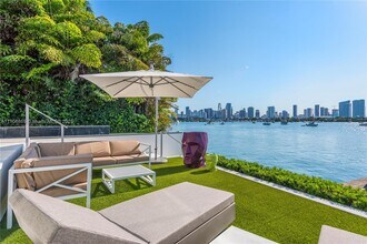 440 S Hibiscus Dr in Miami Beach, FL - Foto de edificio - Building Photo