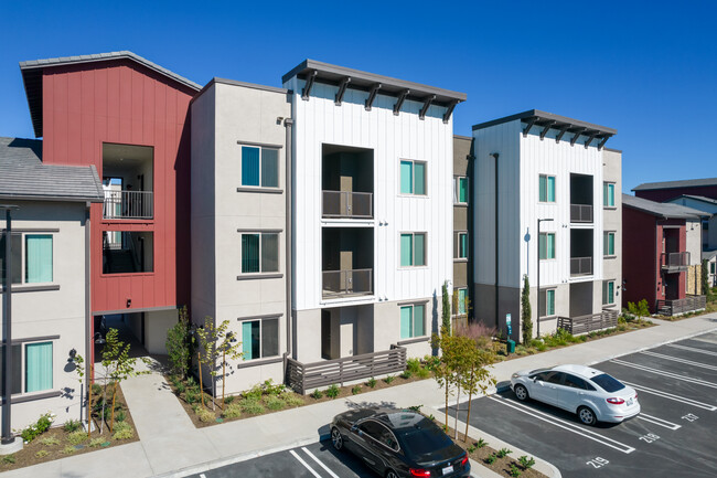 Sierra Fountains Apartments in Fontana, CA - Building Photo - Building Photo