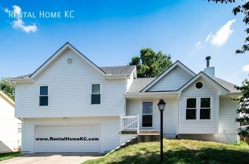 12414 S Parker Terrace in Olathe, KS - Building Photo
