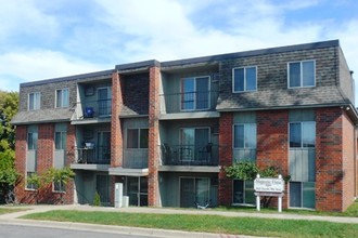 Majestic View Apartments in St. Cloud, MN - Building Photo - Building Photo