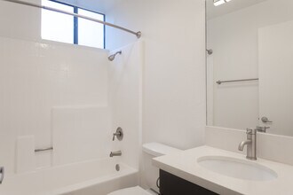 1823 Grace in Hollywood, CA - Building Photo - Interior Photo