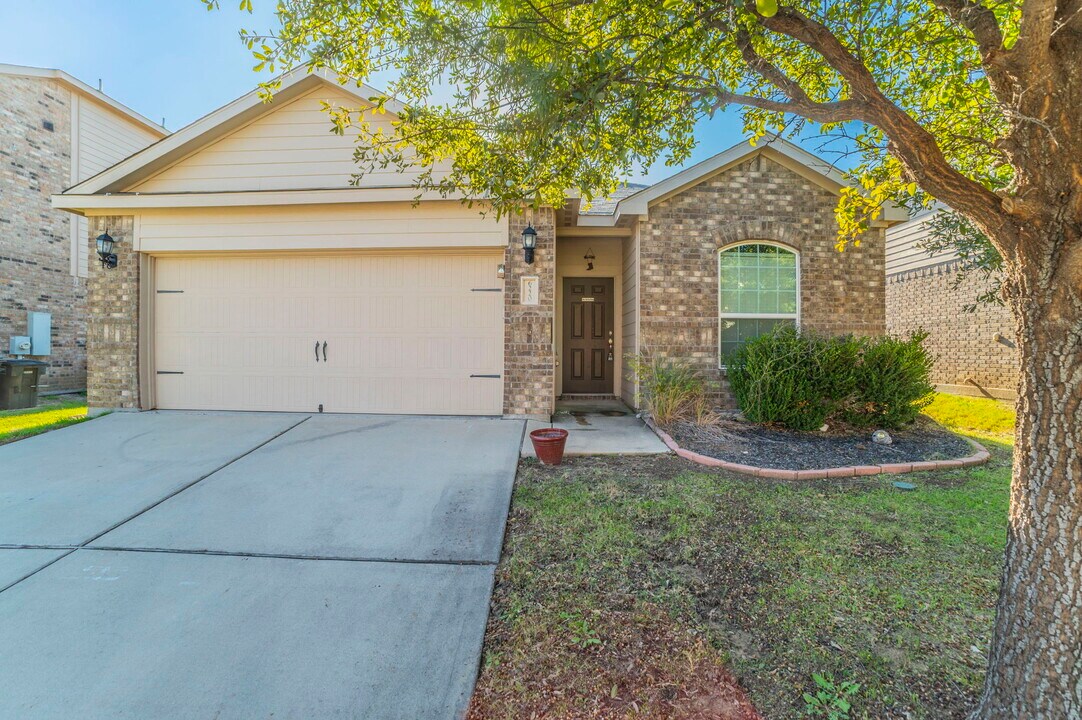 6220 Obsidian Creek Dr in Fort Worth, TX - Building Photo