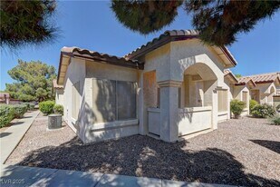 7250 White Dove Dr in Las Vegas, NV - Building Photo