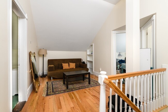 10 Trowbridge St in Cambridge, MA - Building Photo - Building Photo