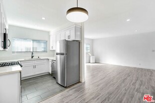 317 S Kenmore Ave in Los Angeles, CA - Building Photo