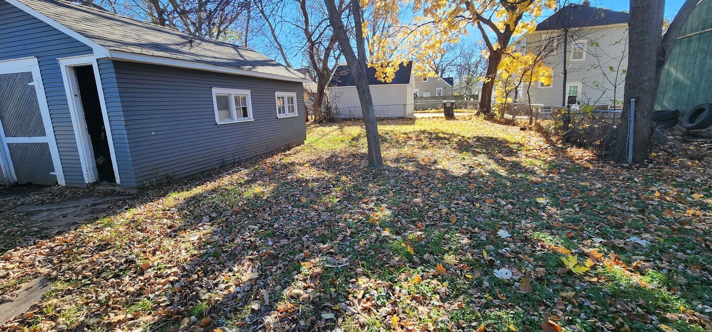 1009 3rd Ave NW in Austin, MN - Building Photo