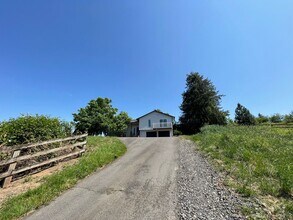 19725 SE Heuke Rd in Damascus, OR - Building Photo - Building Photo