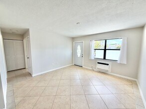 543 103rd Ave N in Naples, FL - Building Photo - Building Photo