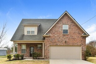 575 Hollandale Rd in La Vergne, TN - Building Photo