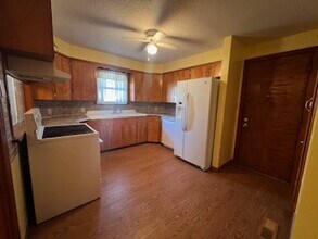 1010 N Nashville Ave in Sheffield, AL - Building Photo - Building Photo