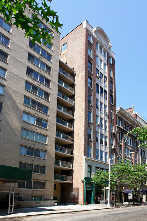 58 W 15th St in New York, NY - Building Photo