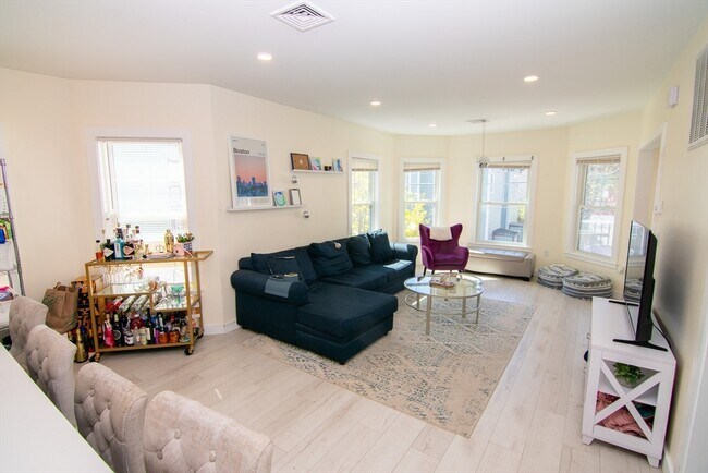 3 Evergreen Ave, Unit 3 in Somerville, MA - Building Photo - Building Photo