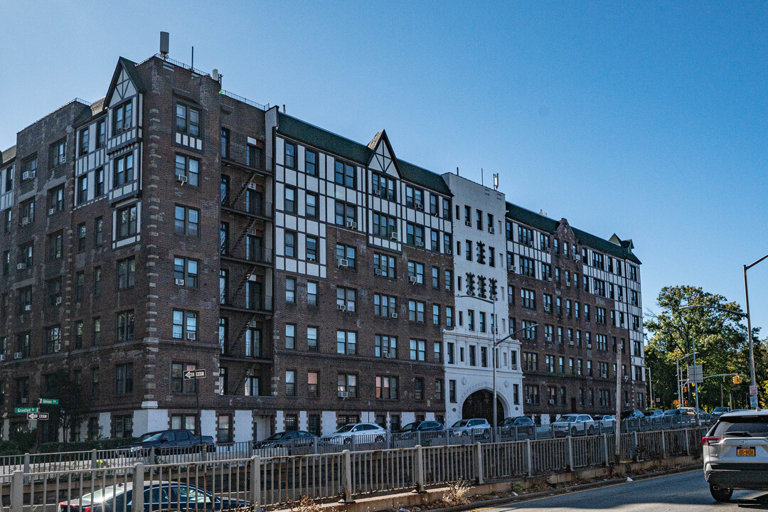 Kew Gardens Terrace in Jamaica, NY - Building Photo