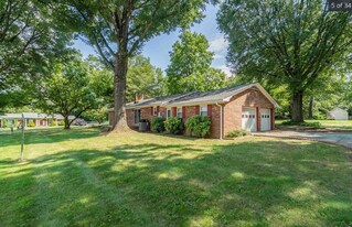 825 Reynolds Rd in Lewisville, NC - Building Photo